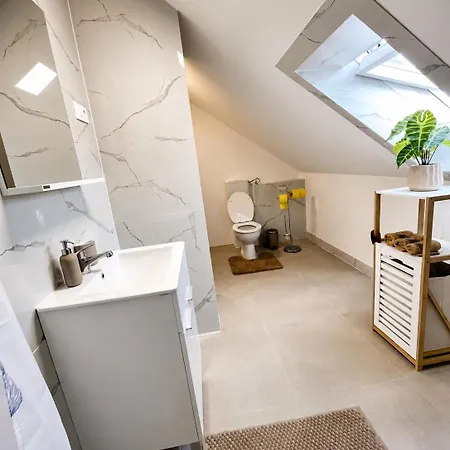Iza56 Apartma *